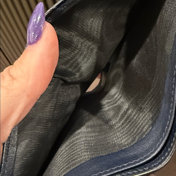 ‼️SALE‼️ Gucci - Men’s Navy Mini GG Embossed Leather Wallet w/Dusty, Box & COA - Picture 7 of 10